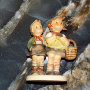 Goebel Hummel "To Market" Figurine Boy & Girl w/ Basket #49/0 TMK-3